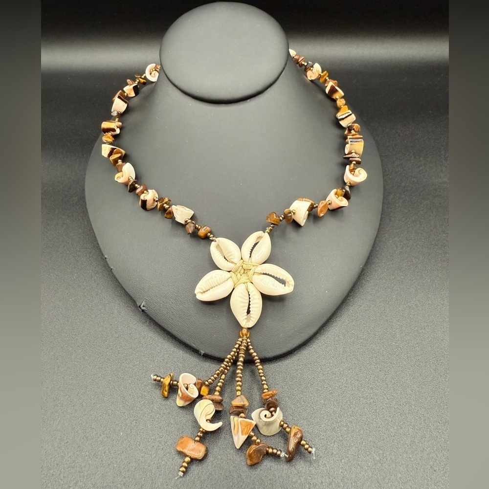 Vintage Shell and Bead Necklace in Brown and Cream - Picture 3 of 17